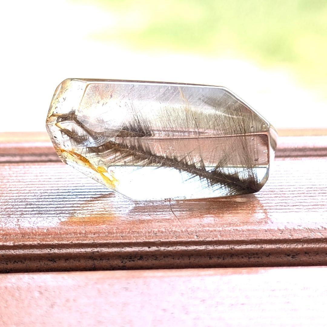 プラチナルチル 六角形カット オーロラ入ブルッカイト 奇跡の結晶 経営者のお守り