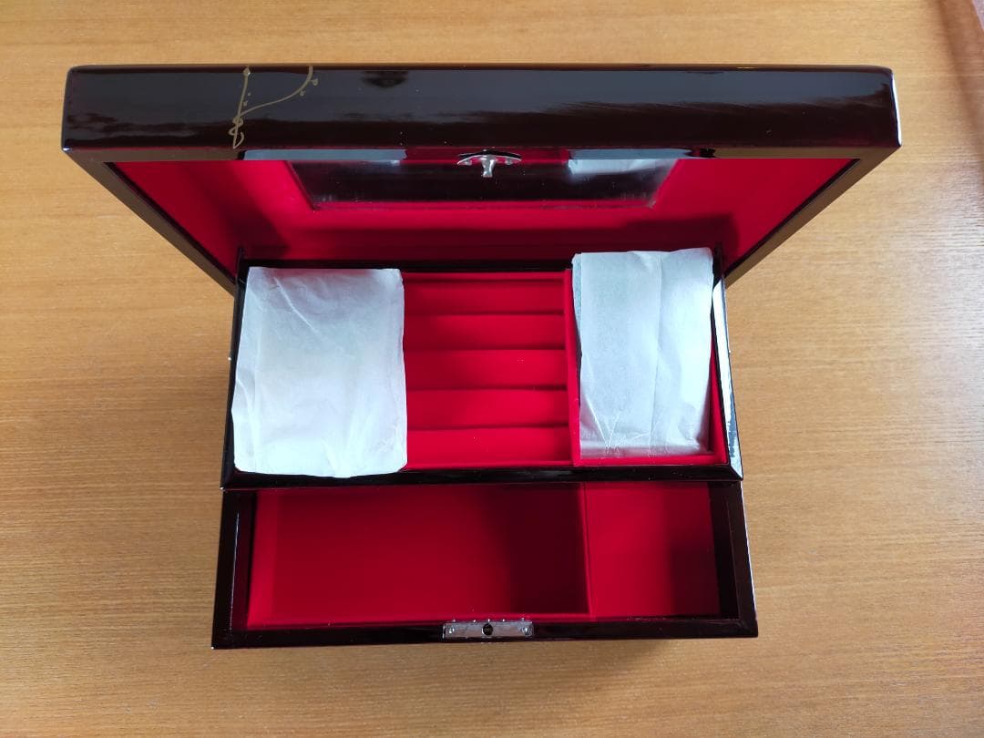 高級　木製　漆塗り 鍵付き宝石箱 オルゴール付き