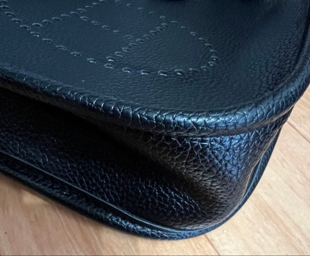 美品 ブラック レザー ショルダーバッグ Hロゴ ミニエブリン風