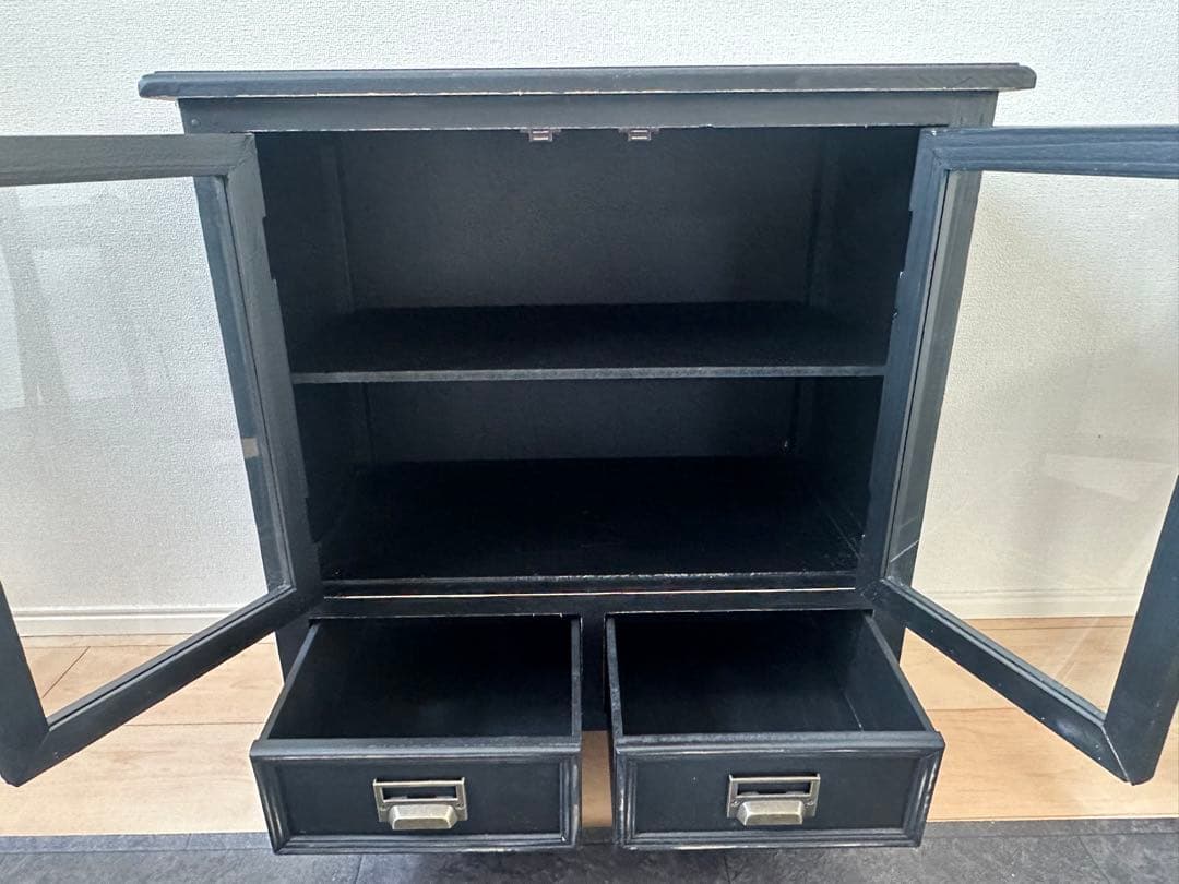 アンティーク加工キャビネット　棚　収納　ガラスキャビネット　ブラックアンティーク