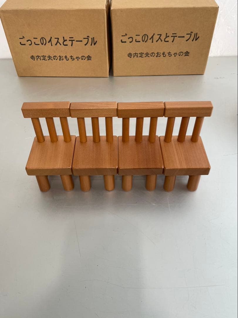 小鳥 ごっこのイスとテーブル 2セット