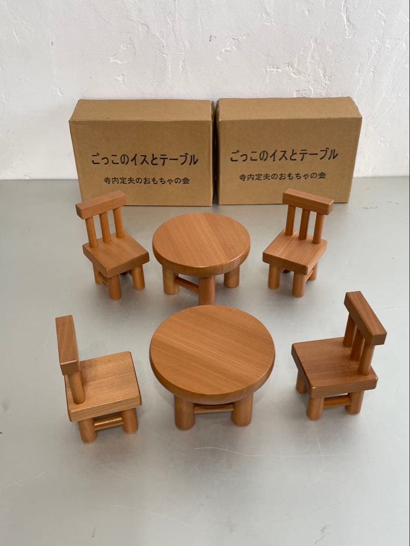 小鳥 ごっこのイスとテーブル 2セット
