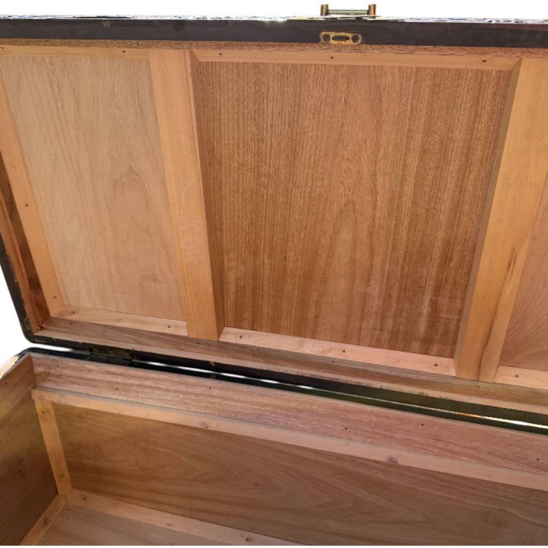 衣装箱　彫刻家具　木製 木彫り　手彫り　収納ボックス　アンティーク家具　ねこ脚