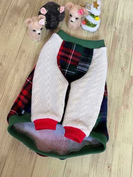 犬服  ラグラン(Ｌ)   ꒡̈⃝Lily꒡̈⃝ハンドメイド   クリスマスカラー