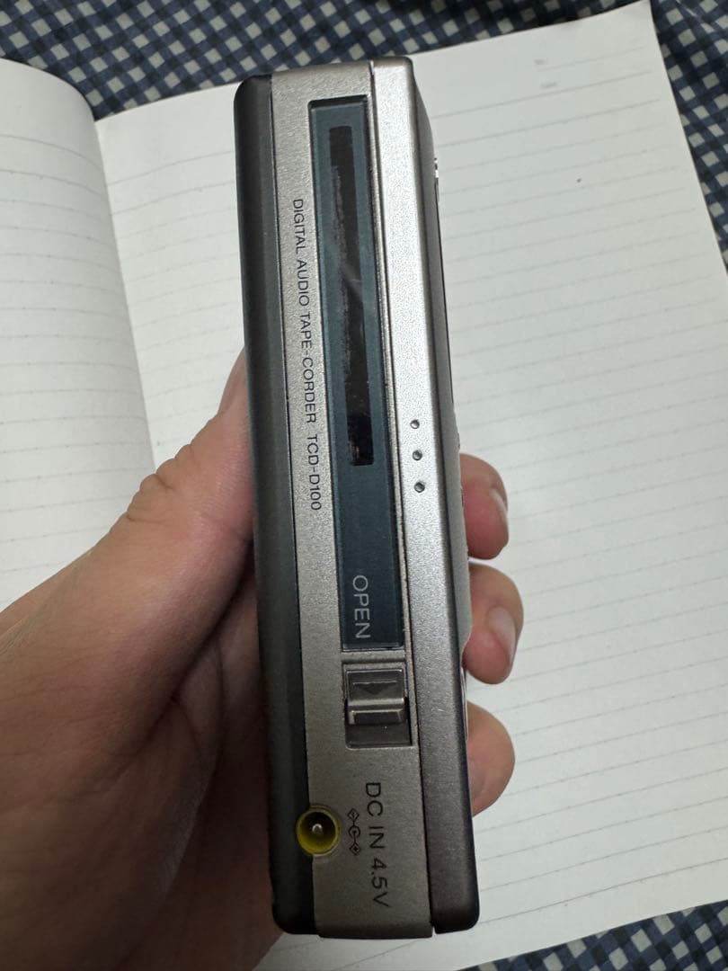 d*2様 ソニー　DAT ウォークマン ポータブル TCD-D100 ジャンク