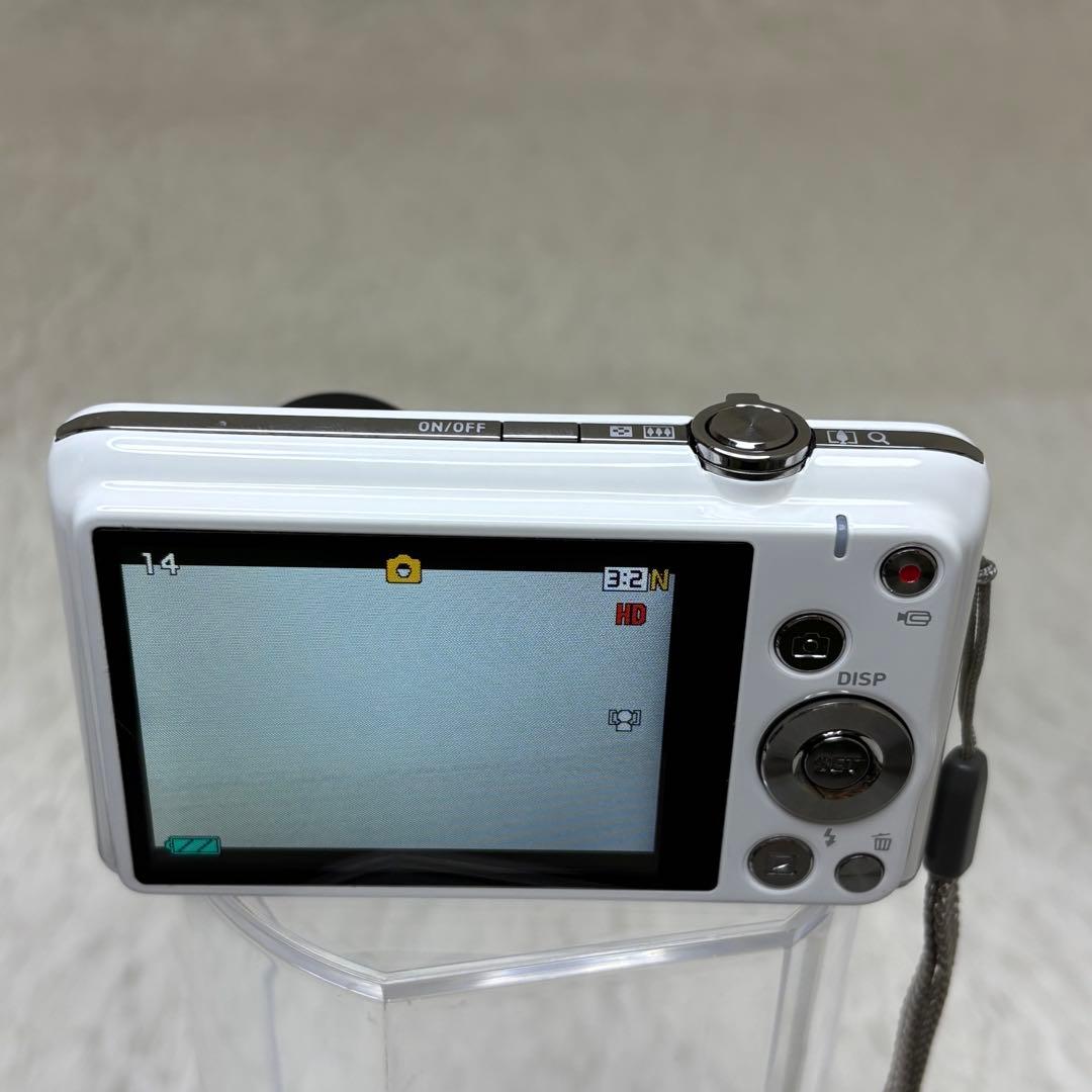 美品　CASIO カメラ　EX-Z770 充電器　ホワイト コンデジ　動作品