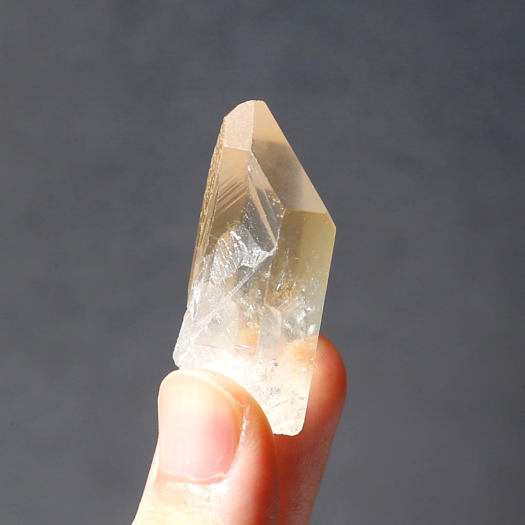 希少！貫入水晶 ゴールデンヒーラー クォーツ 原石 水晶 鉱物 希少石 天然石