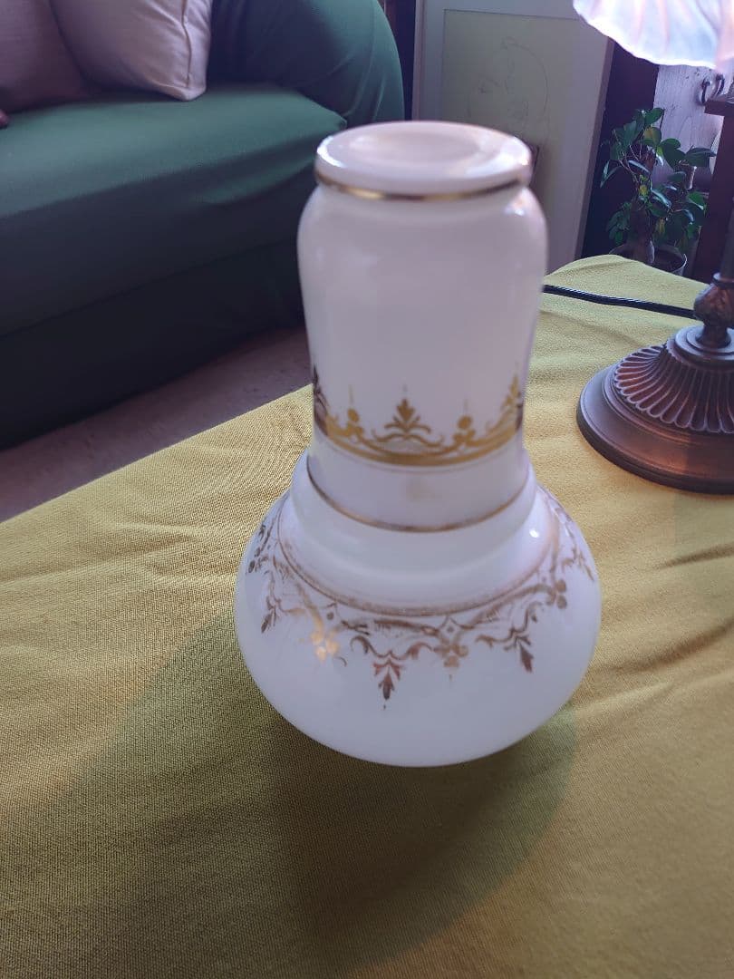 フランス19世紀　オパールガラス　ホワイト水差しカップ付き