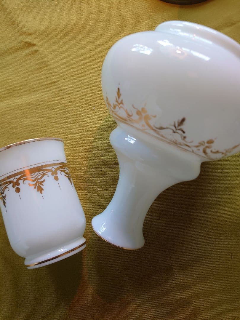 フランス19世紀　オパールガラス　ホワイト水差しカップ付き