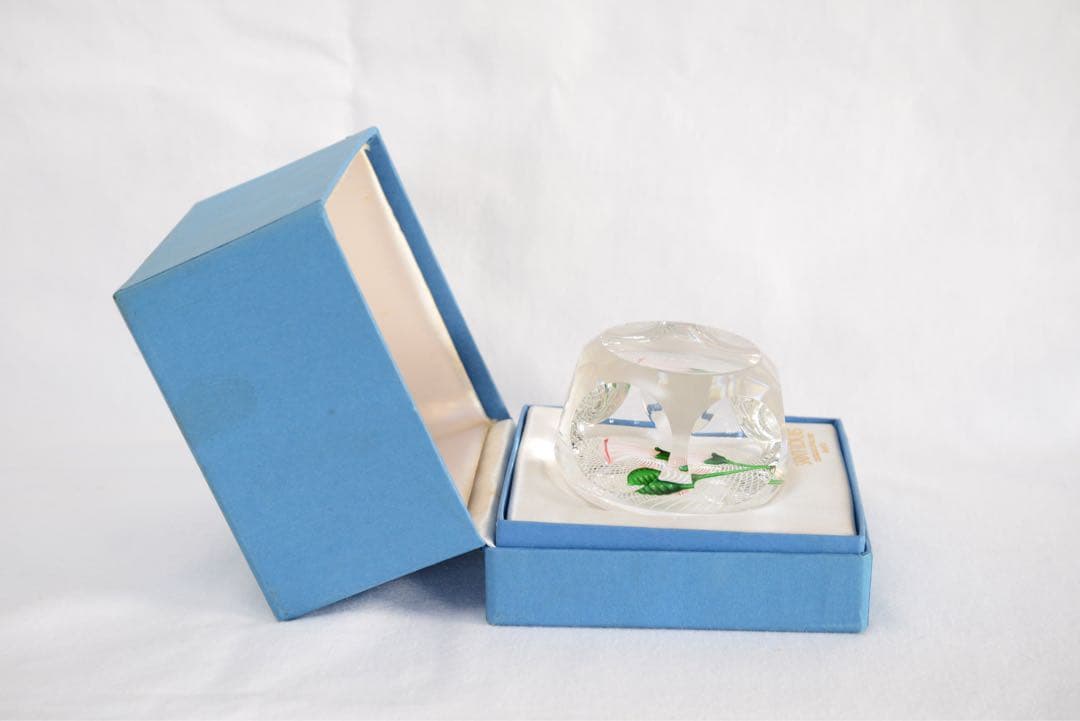 SAINT LOUIS フラワーモチーフ ガラスペーパーウェイト