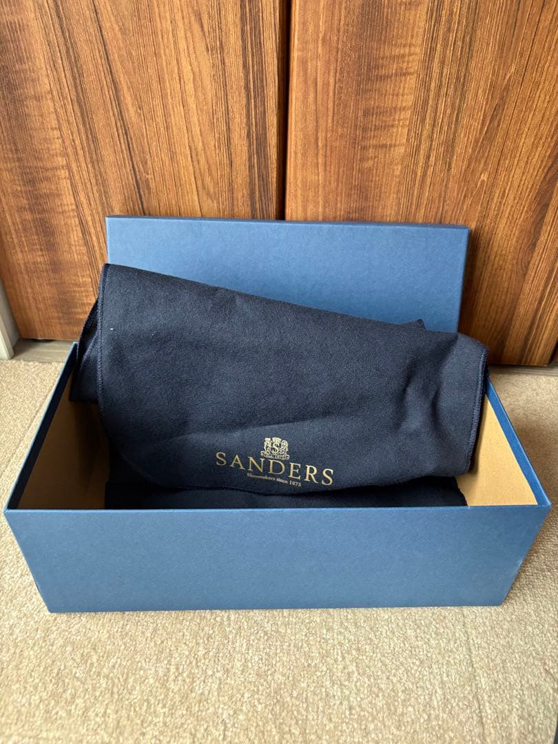 【ほぼ新品】SANDERS 2265B FEMALE PUNCHEDSANDAL