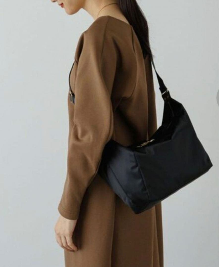 【極美品】ラシット　スリングバッグ　ボディバッグ　黒　金具ゴールド　大幅お値下げ