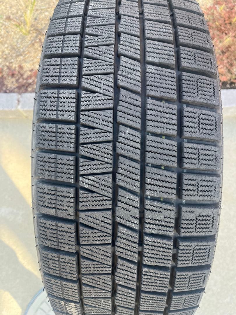 スバル純正レヴォーグ17インチスタッドレスタイヤ215/50R17 4本セット