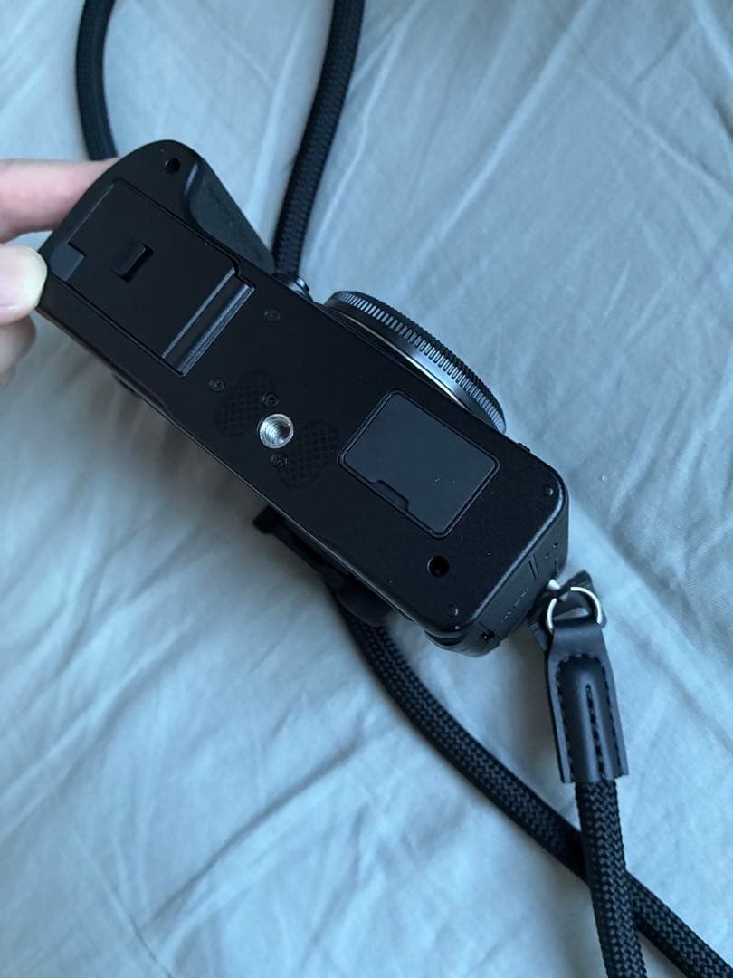 1435ショット‼️極美品 FUJIFILM X-T4 ボディ おまけ付き！！