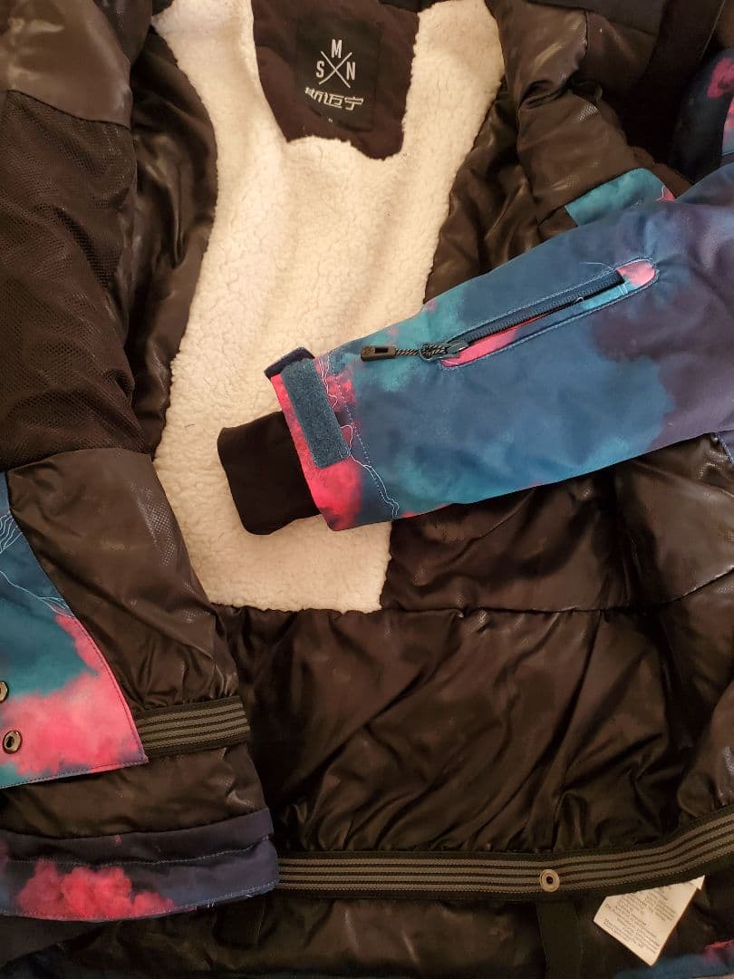 新品ブルー系迷彩柄ジャケット細見え防風撥水軽量 防寒スノボスキーレディースウエア