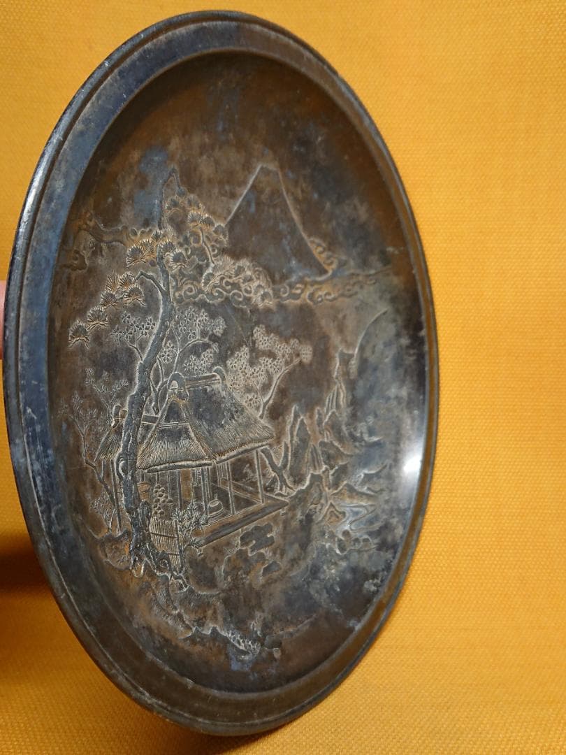 飾皿　金属　山水絵　松紋　富士山　置物　インテリア　工芸品　美術品　A2609