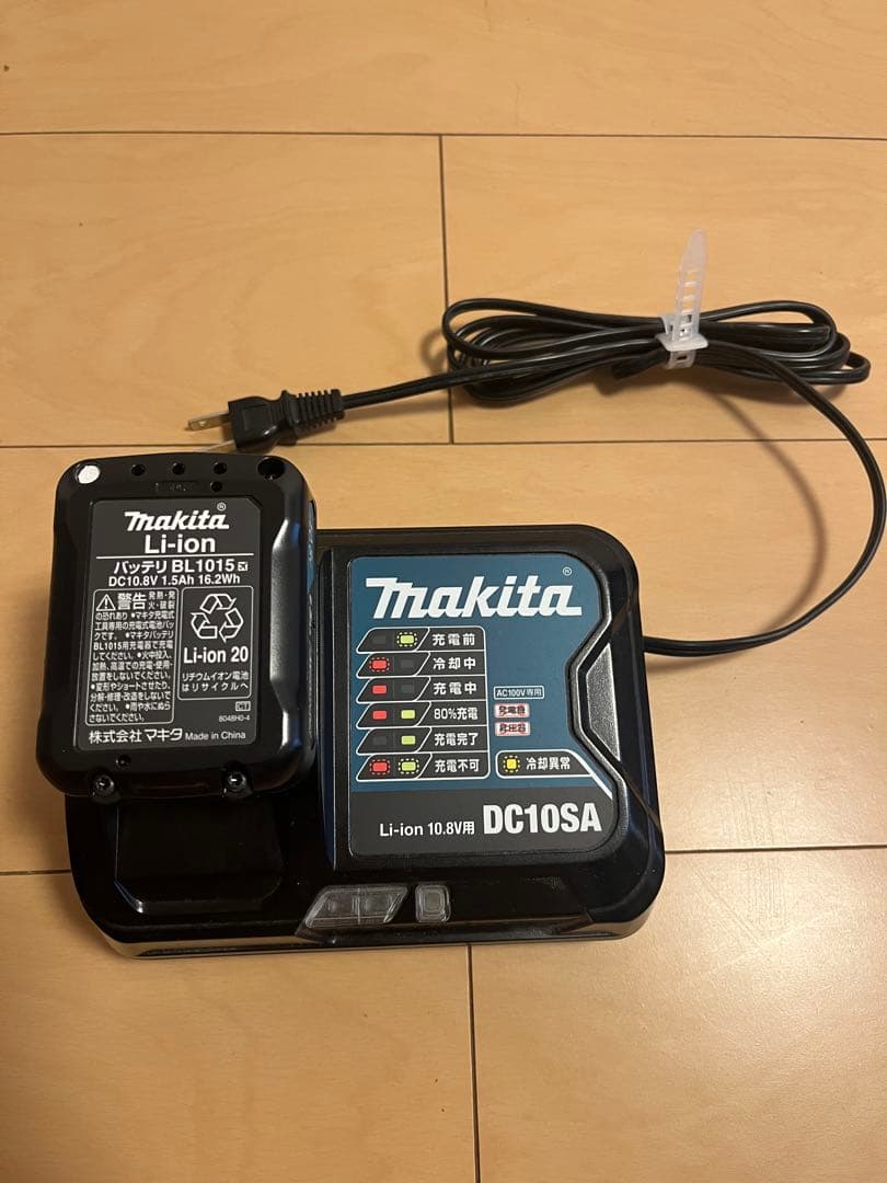 Makita 充電式クリーナー　CL107FD