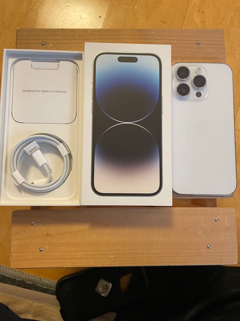 Apple iPhone 14 Proシルバー本体