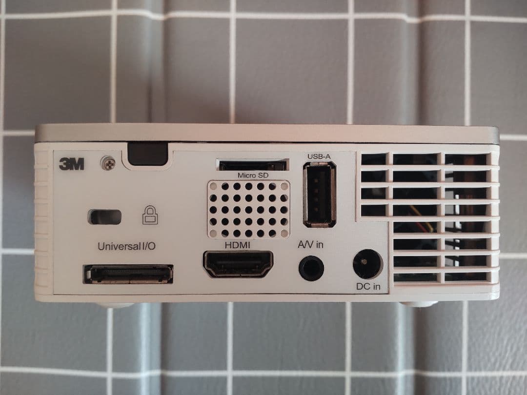 3M モバイルプロジェクター MP410