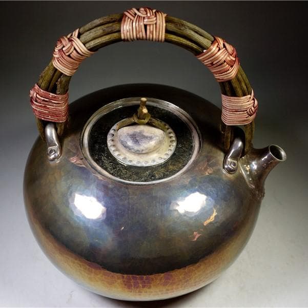 純銀製 三木造 槌目砲口 虹色 平寶珠形湯沸 箱付 銀瓶 煎茶道具 純銀保証