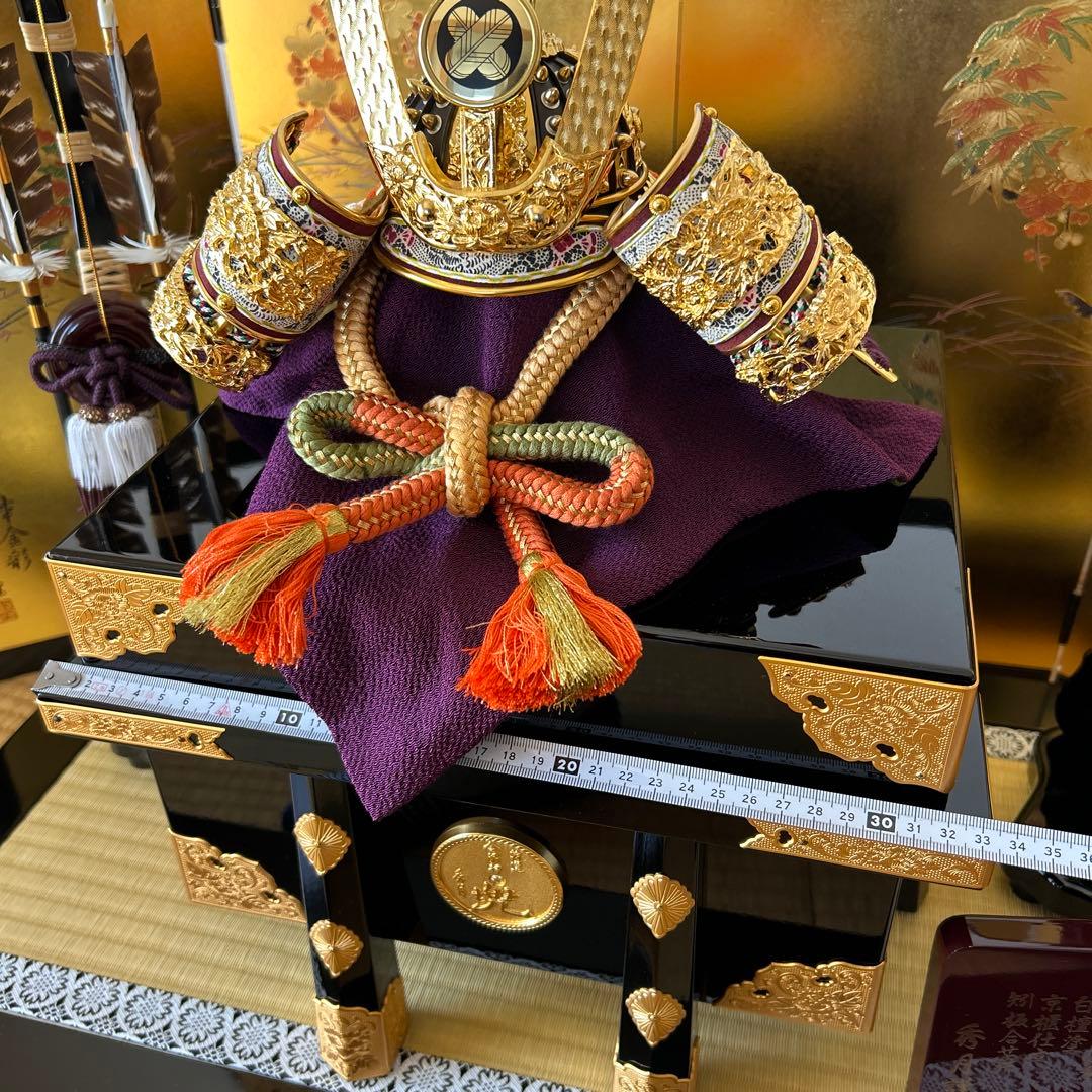 豪華な兜飾り 金色・紫色　端午節句五月人形　人形の秀月