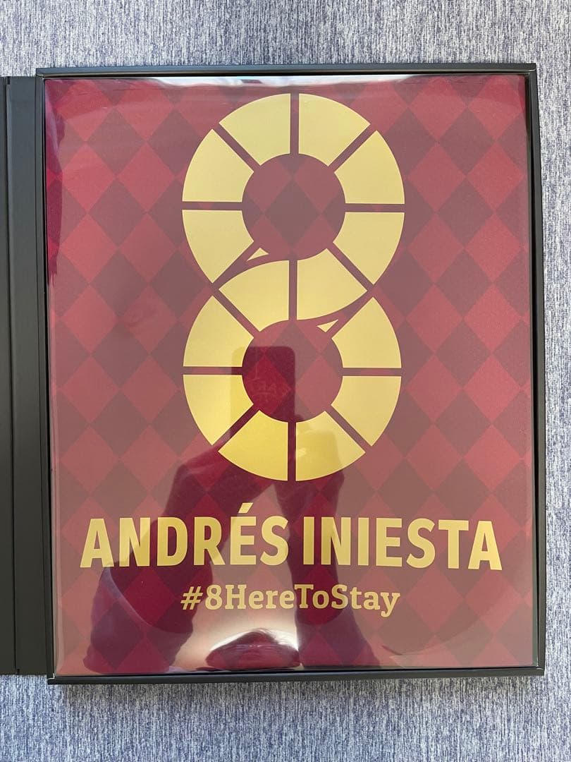 ヴィッセル神戸　イニエスタ　契約延長記念シリアルNO入りBOX