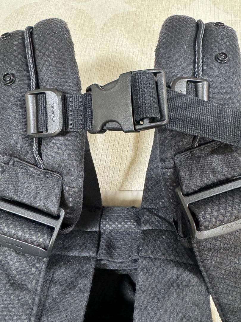 nuna カドルクリック　抱っこ紐　ブラック