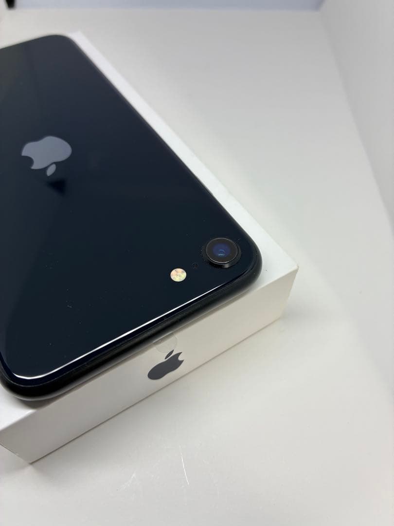 【超美品】　iPhone SE3 64 ブラック　SIMフリー　新品バッテリー