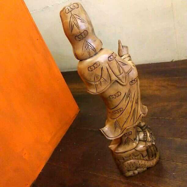 木彫りの菩薩彫刻