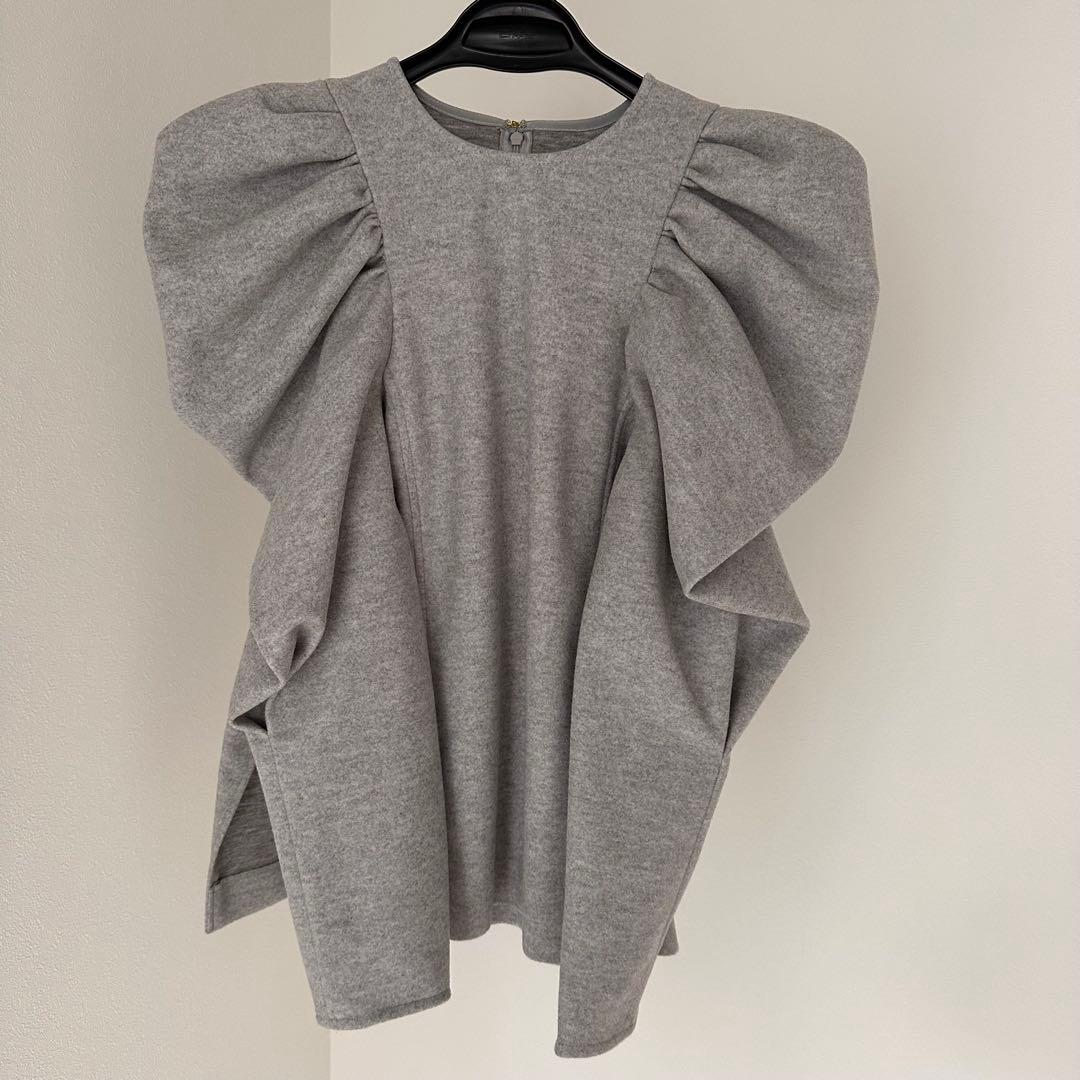 【未使用品】SEVEN TENポインティショルダートップス(グレー) S