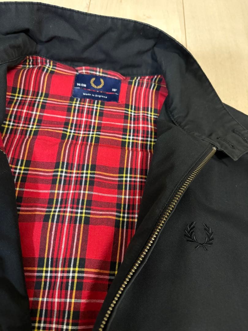 フレッドペリー 黒 ジップアップジャケット