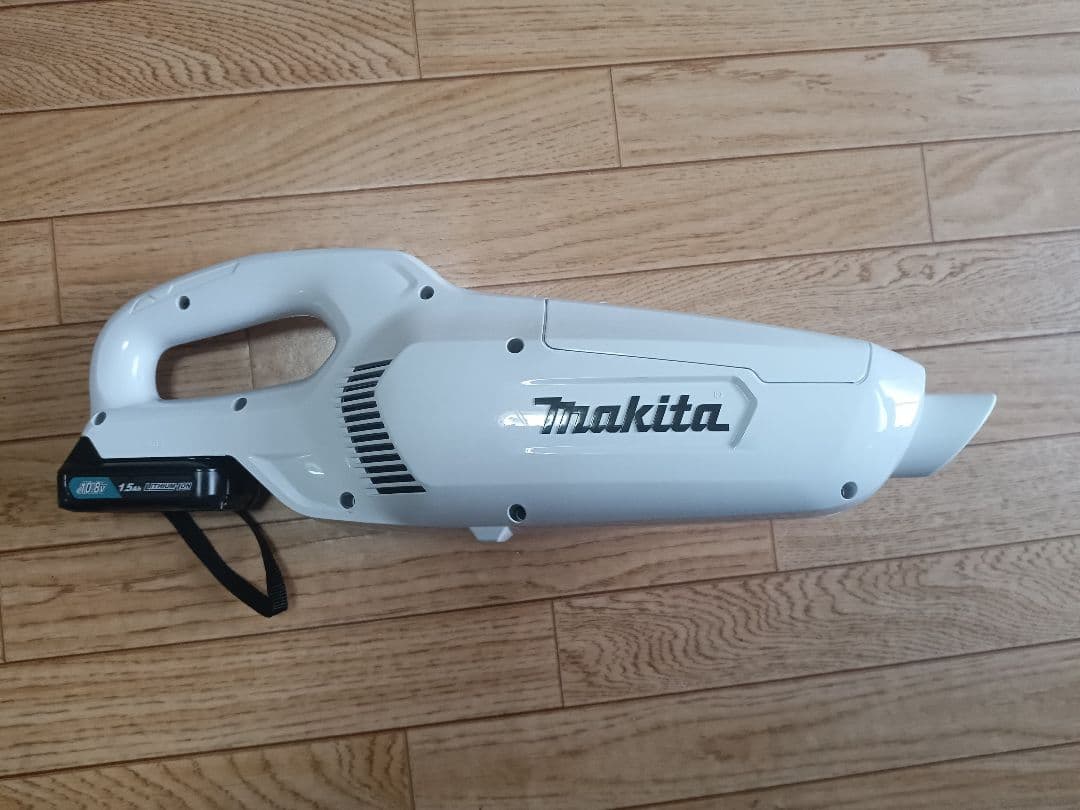マキタ10.8V充電式クリーナーCL107FD　 バッテリー、充電器付