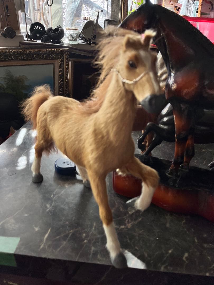 馬の置き物 うさぎの毛皮の馬の置き物 リアルな馬の置き物 毛皮の馬の置き物