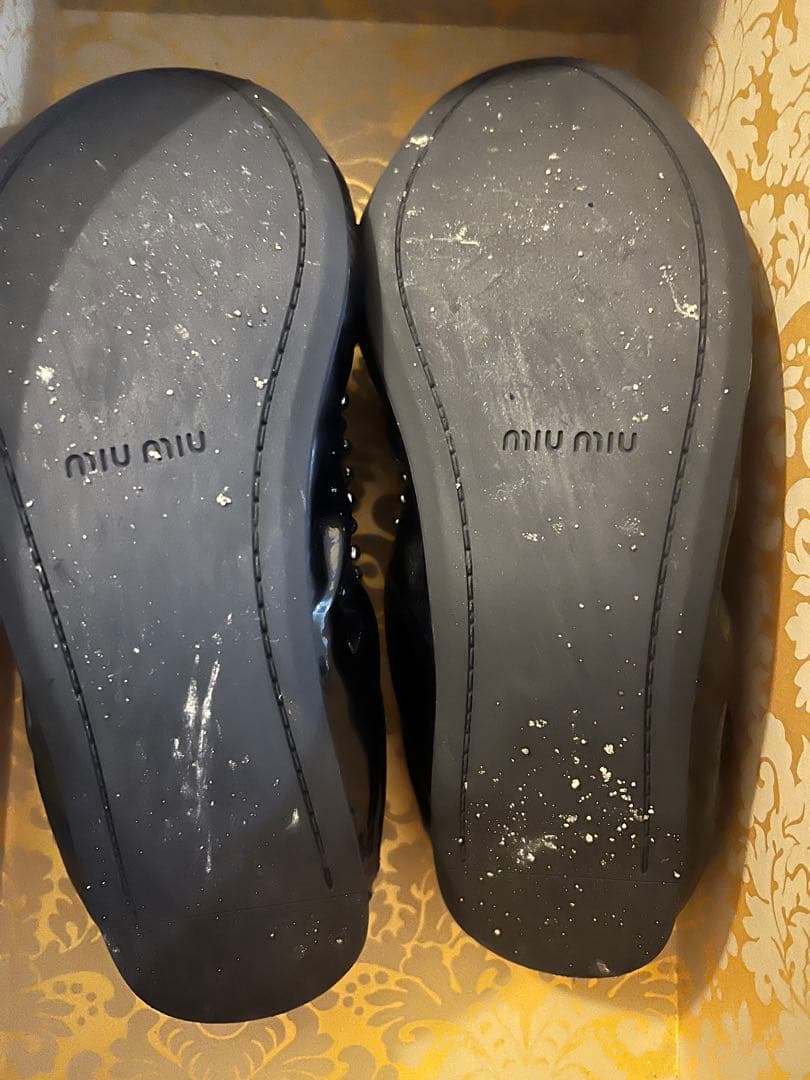 miu miu ビジュー付きフラットシューズ