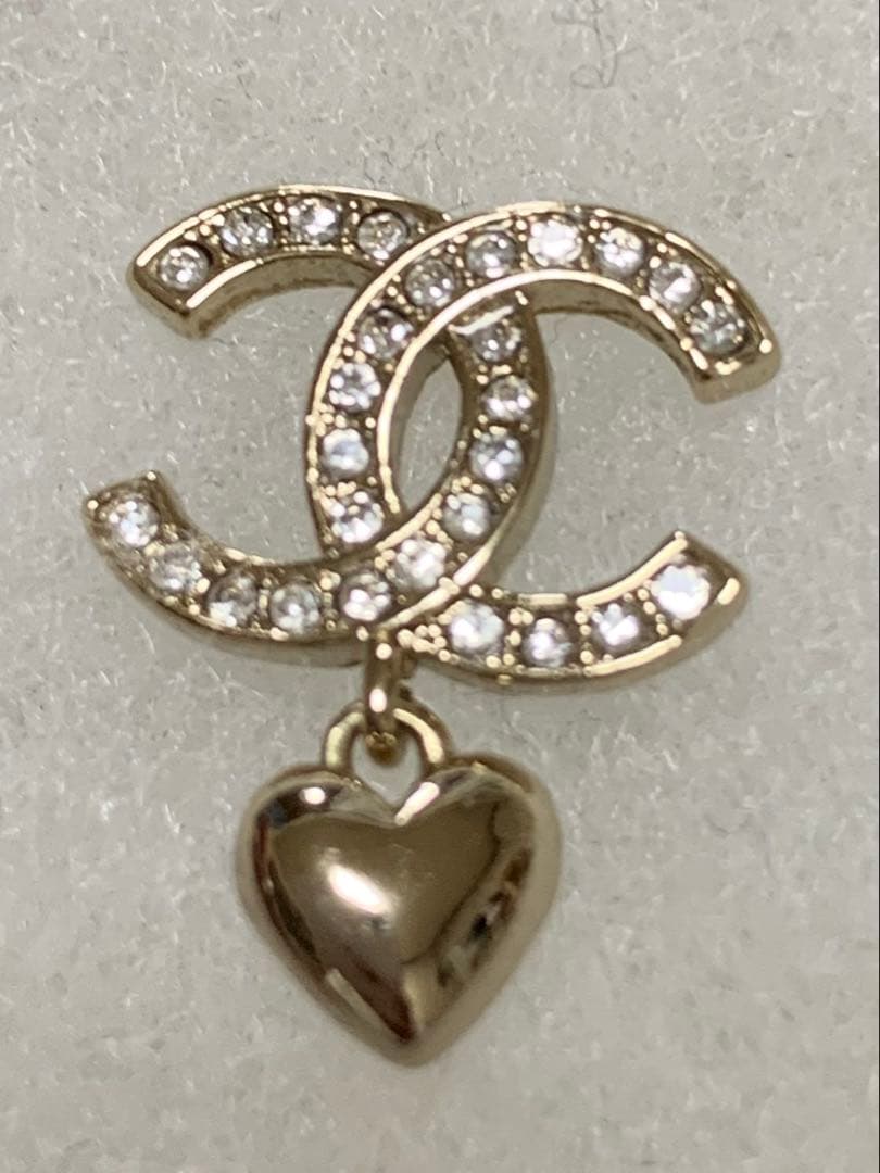 CHANEL 片耳 ゴールドトーン ハートチャームピアス