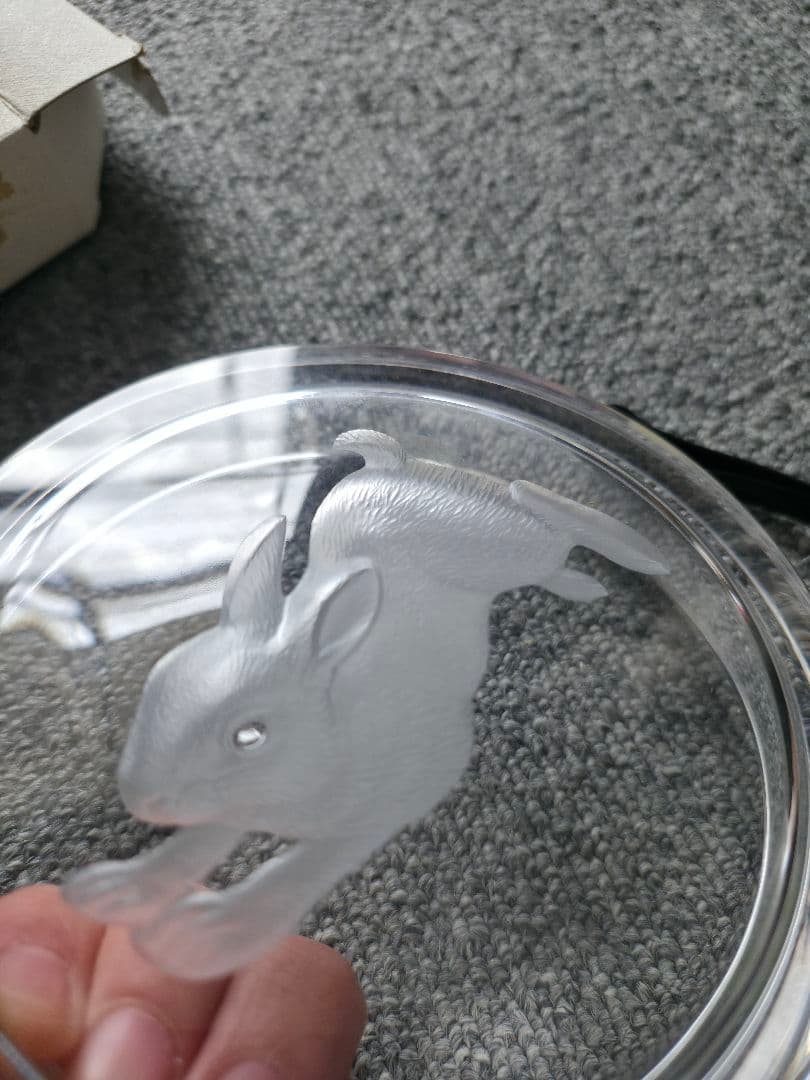 HOYA クリスタル皿 ウサギの彫刻付き