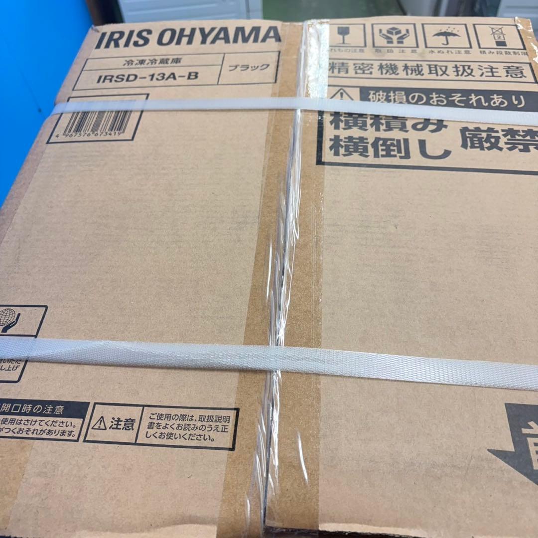 720 新品未使用　アイリスオーヤマ　冷蔵庫　133L 小型　一人暮らし　右開き