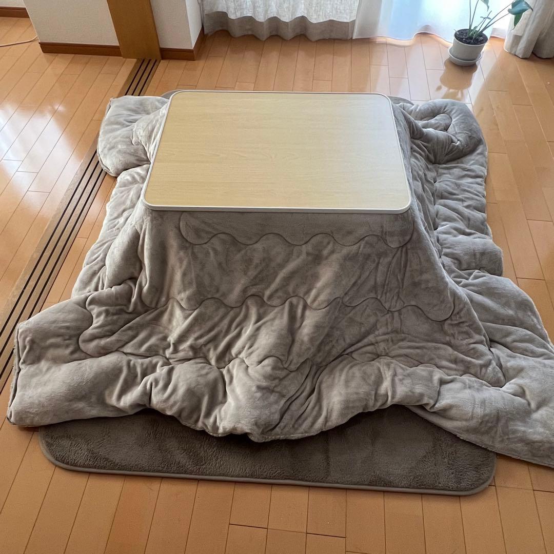 ニトリ　正方形リバーシブルこたつ(LC2370WH) +薄掛布団（LPCGY）