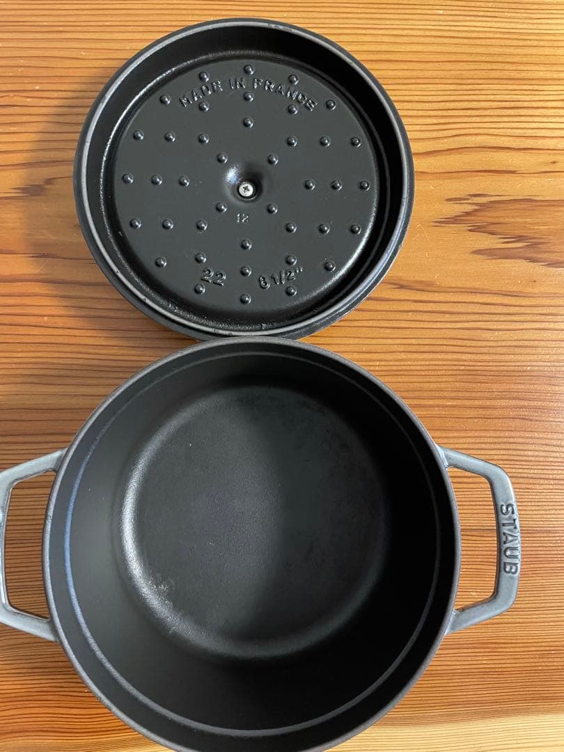 ストウブ　22cm鍋　グレー