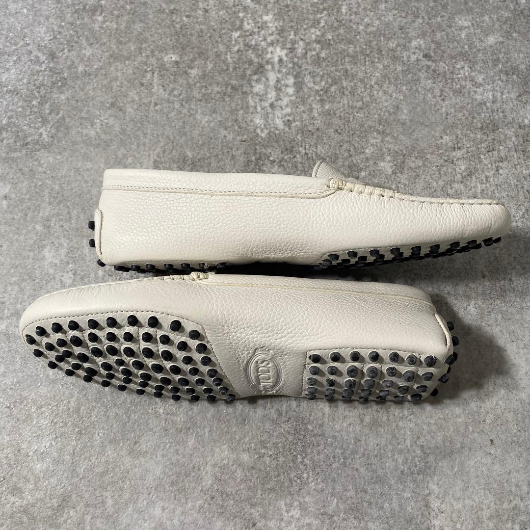 極美品　トッズ シティ ゴンミーニ レザー ドライビングシューズ　ホワイト