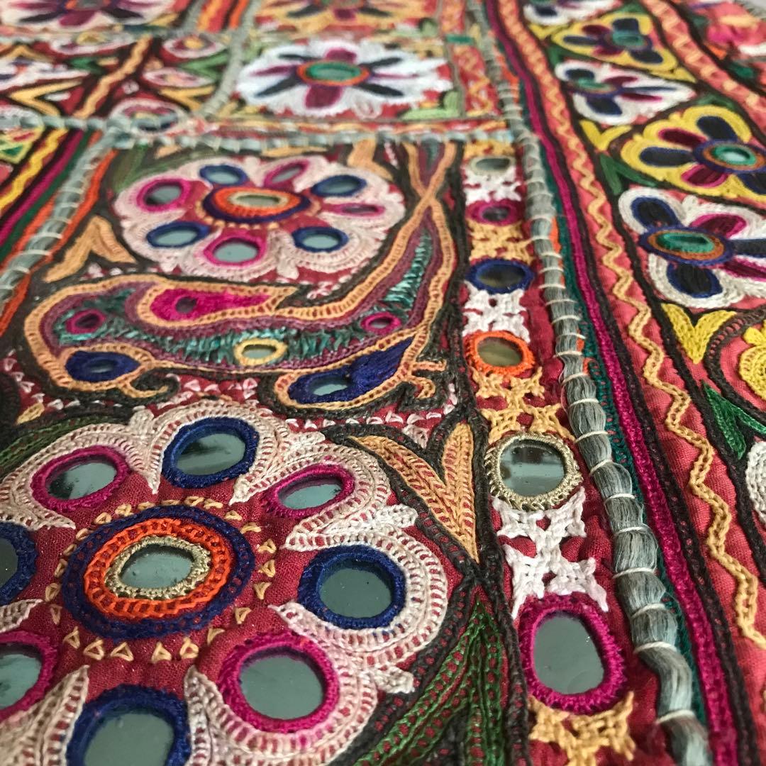 カッチアンティーク刺繍のタペストリー壁掛け☆ヴィンテージ刺繍