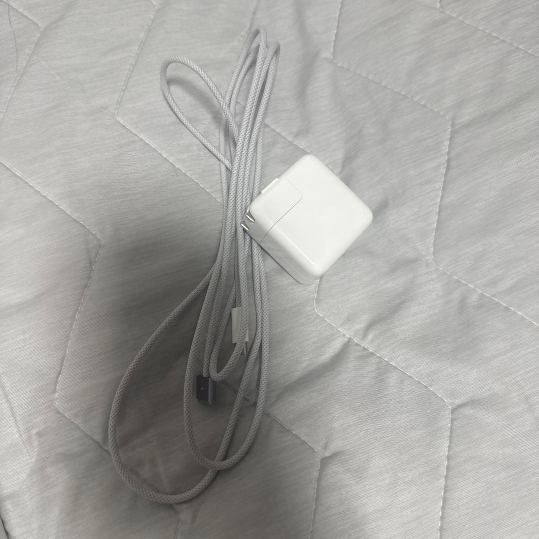 タック【美品】MacBook Air M2（13.6）16GB/256GB