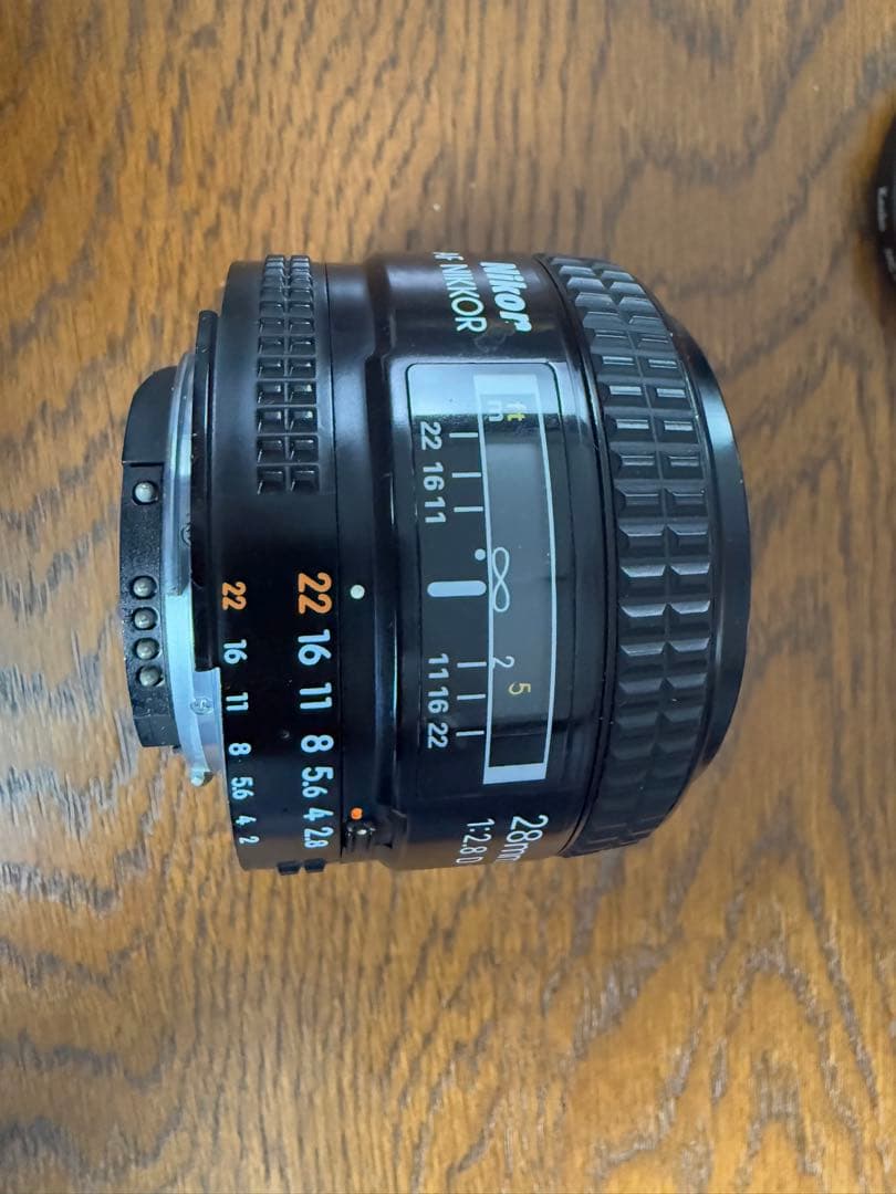 Nikon AI AF Nikkor 28mm f/2.8D メタルフード付き