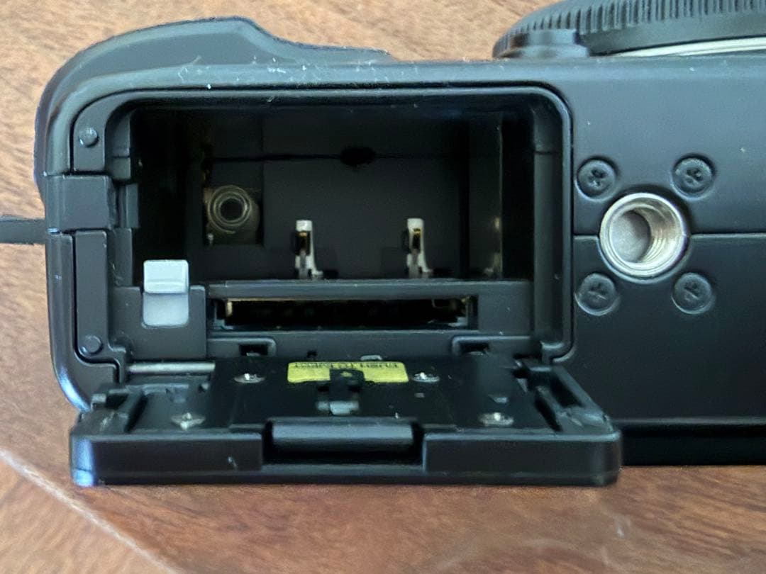 富士フィルム X-Pro1 ミラーレスデジタルカメラ グリップ縦吊り改造純正付