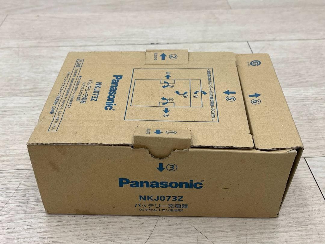 未使用 パナソニック バッテリー充電器 NKJ073Z 電動アシスト 純正品