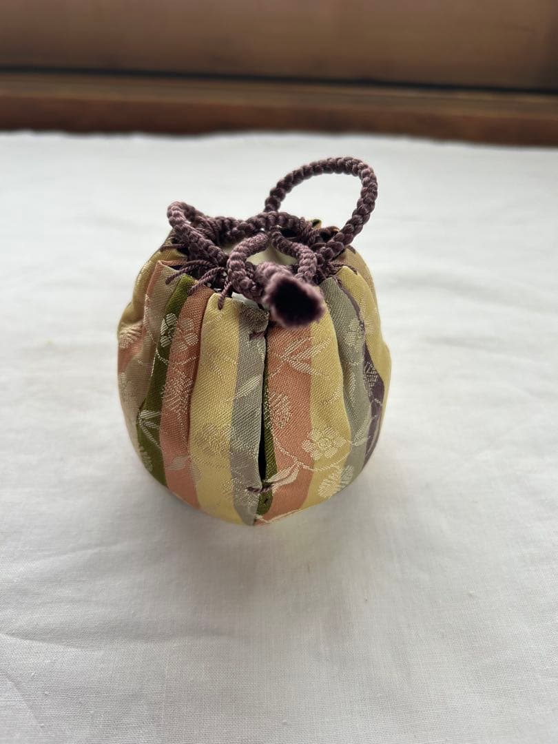 【茶入】墨田窯　韓国製　金太漢　縞笹つる緞子