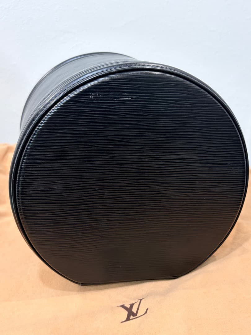 LOUIS VUITTON エピ カンヌ バニティ　ハンドバッグ　 レザー 黒