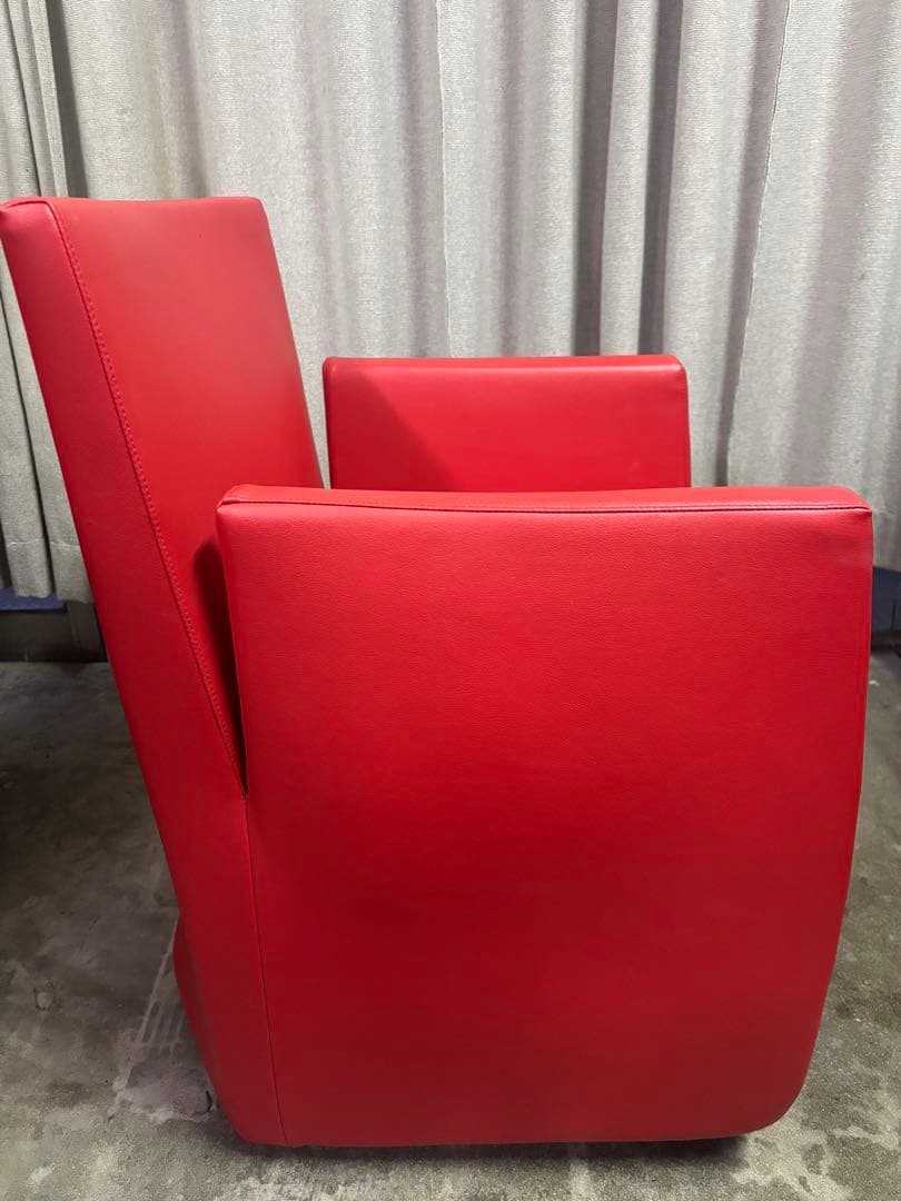 【Cassina取扱い　BALERI ITALIA、‼️】1人掛けソファ【赤色】