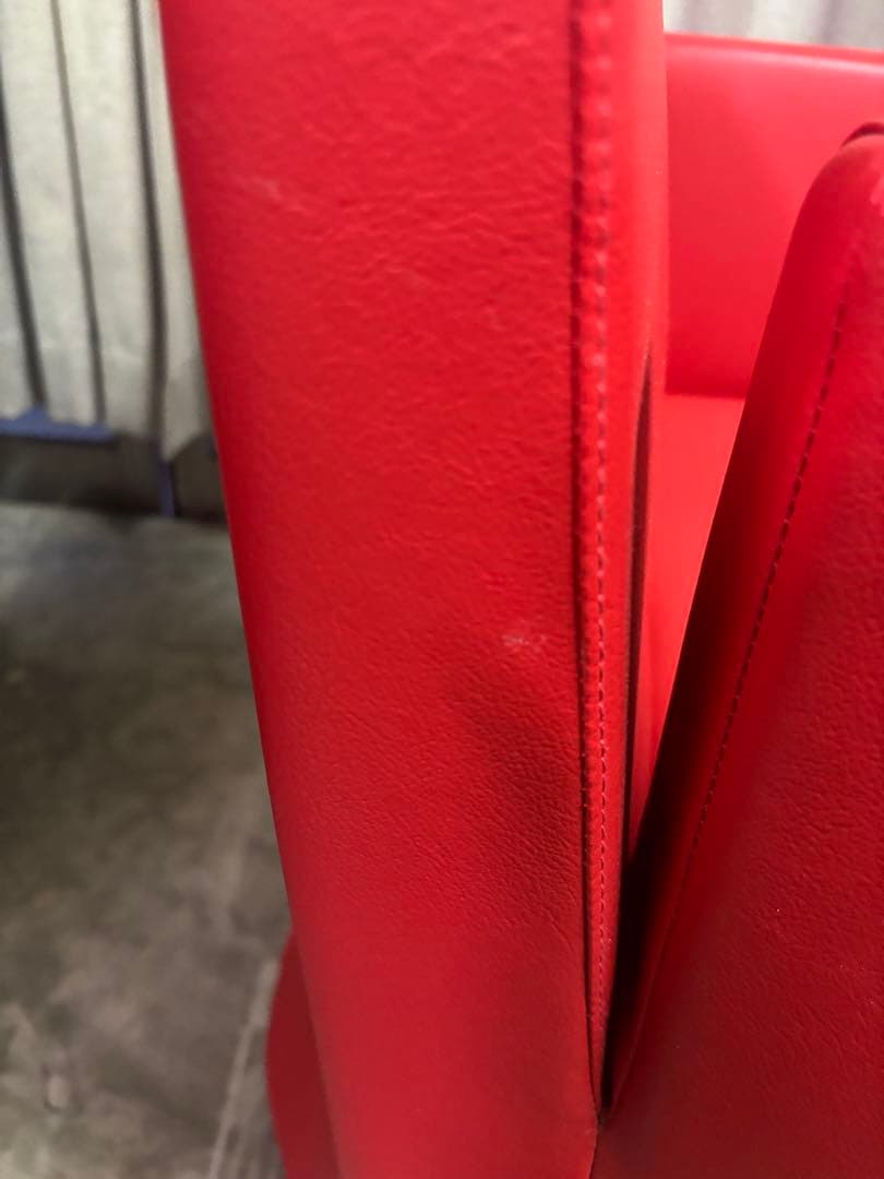 【Cassina取扱い　BALERI ITALIA、‼️】1人掛けソファ【赤色】