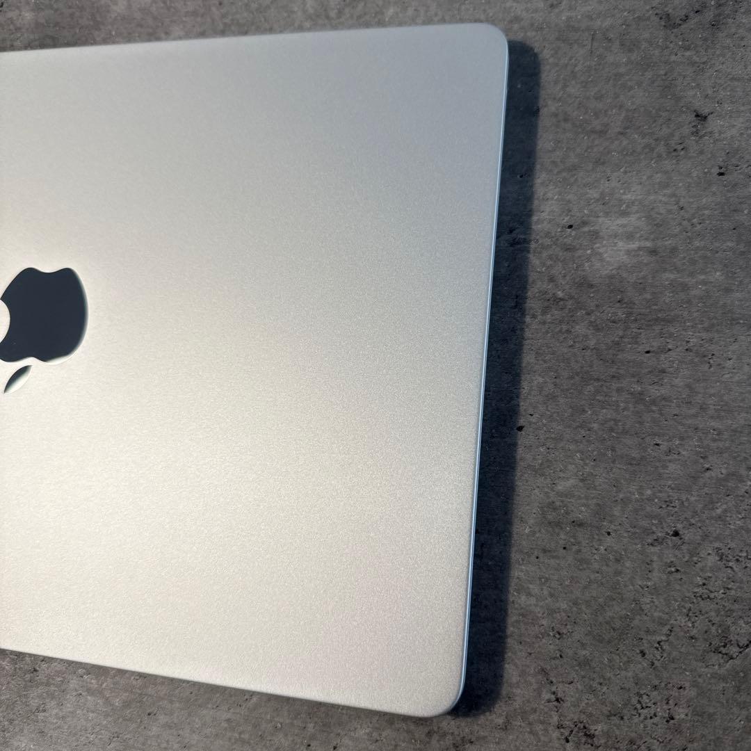 【美品】 MacBook Air 13インチ 充放電5回 M2
